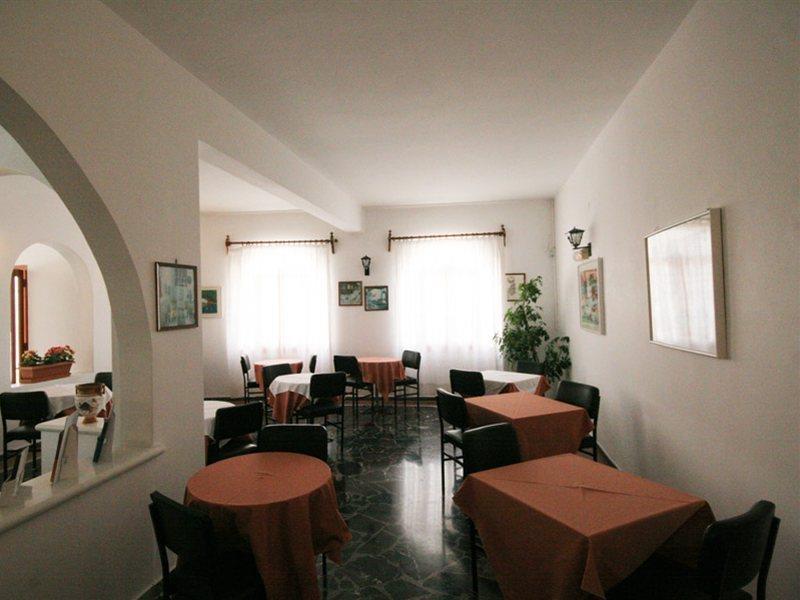 Atlantis Hotel Náoussa Extérieur photo